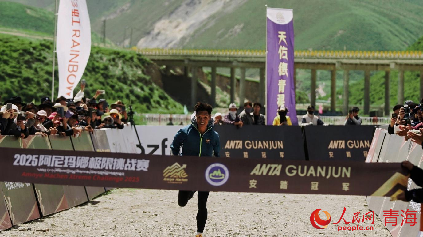 選手沖線。人民網(wǎng) 況玉攝