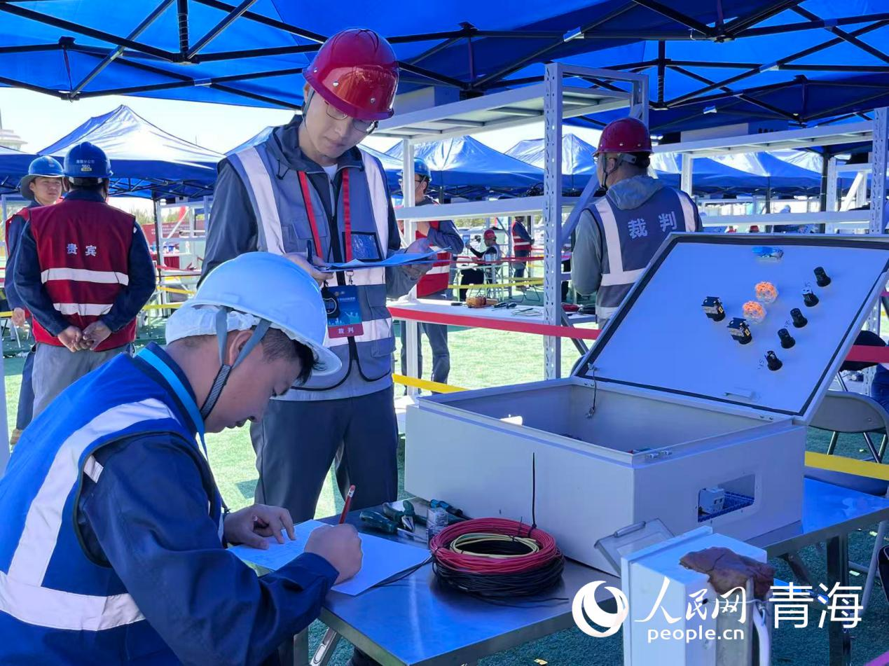 競(jìng)賽現(xiàn)場(chǎng)。實(shí)習(xí)生 張秀青攝