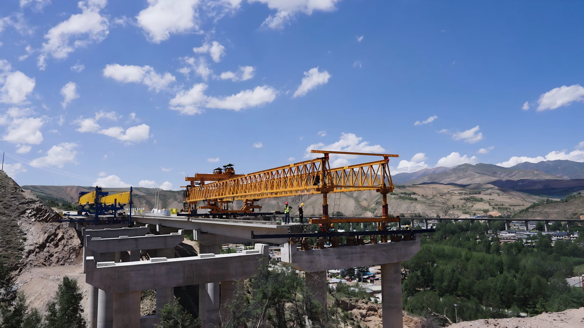 湟西公路建設(shè)現(xiàn)場(chǎng)。（受訪者供圖）