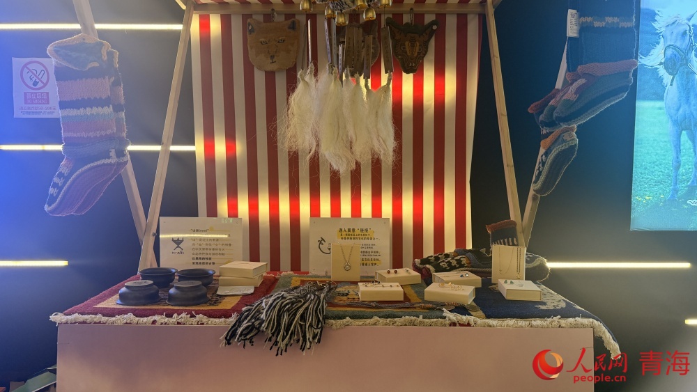 文創(chuàng)產(chǎn)品。人民網(wǎng) 況玉攝