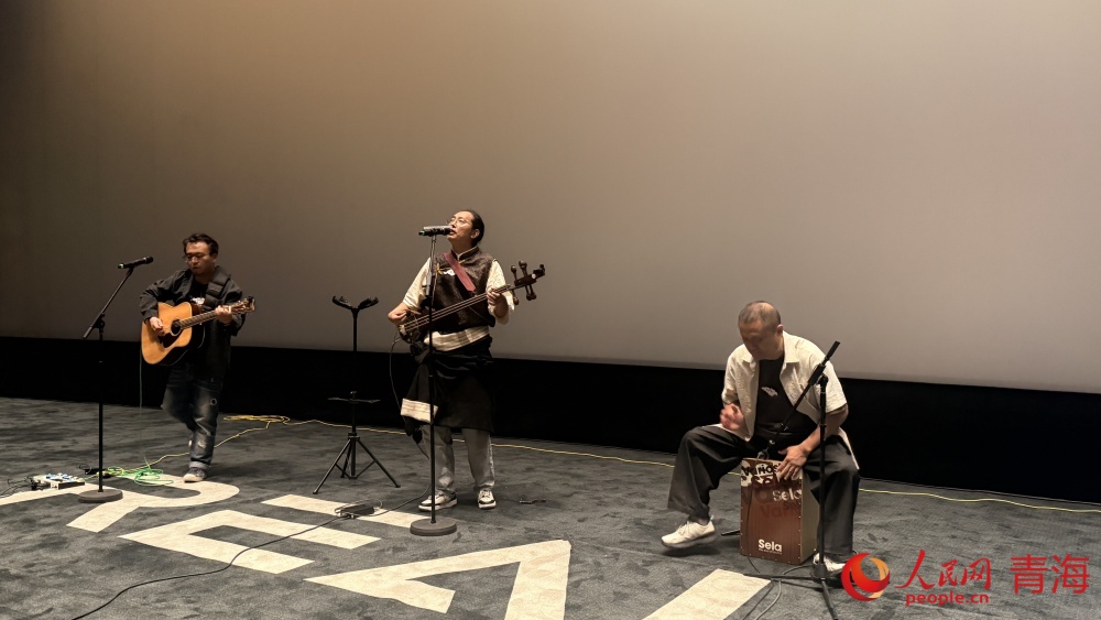 樂隊表演。人民網(wǎng) 況玉攝