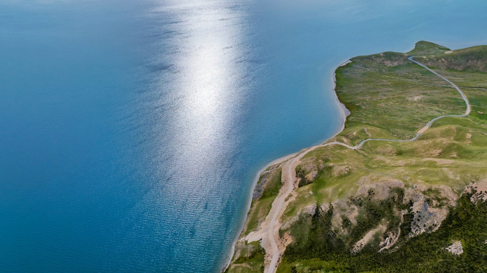 冬格措納湖的秋日畫卷。宋忠勇攝