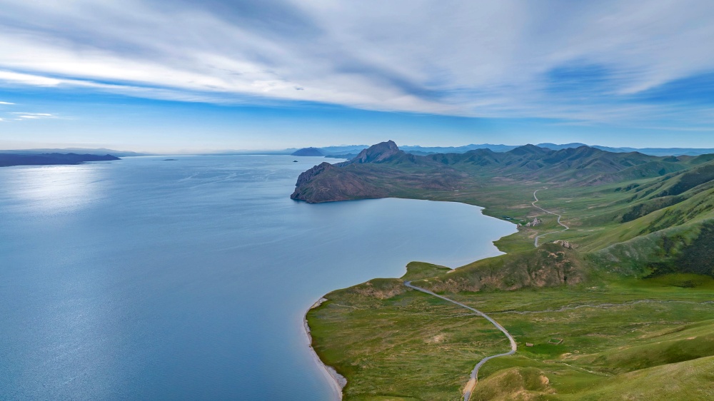 冬格措納湖的秋日畫卷。宋忠勇攝