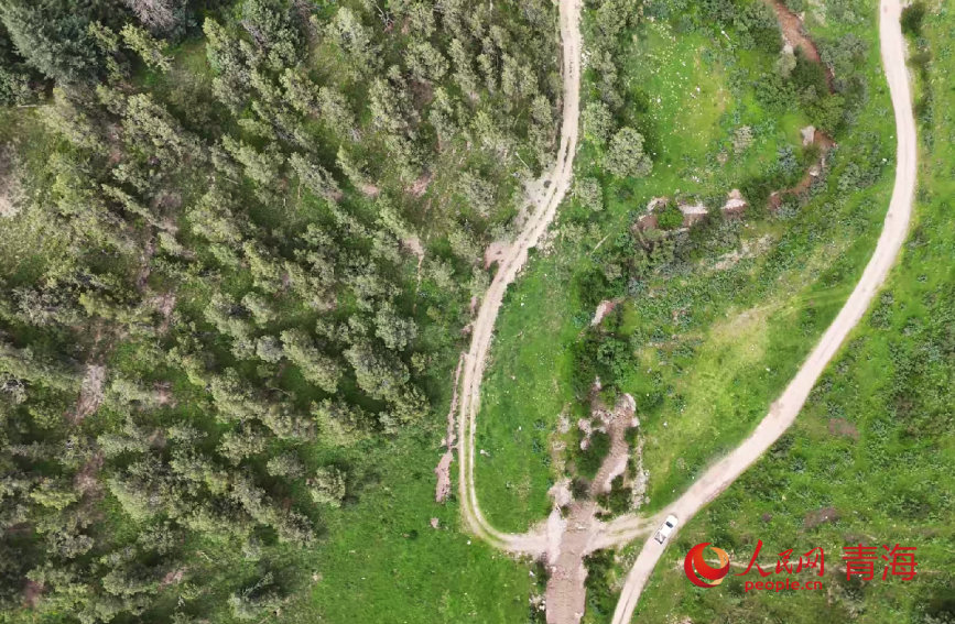 尕爾大峽谷風(fēng)光。人民網(wǎng)記者 劉寧攝