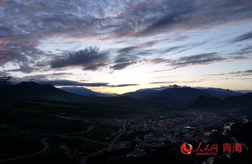 傍晚的祁連縣。人民網(wǎng)記者 甘海瓊攝