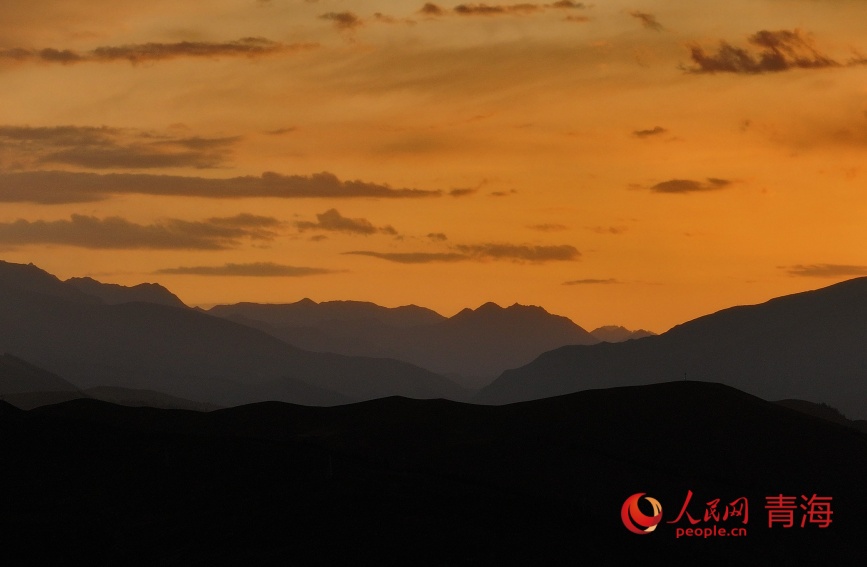 祁連山晚霞。人民網(wǎng)記者 甘海瓊攝