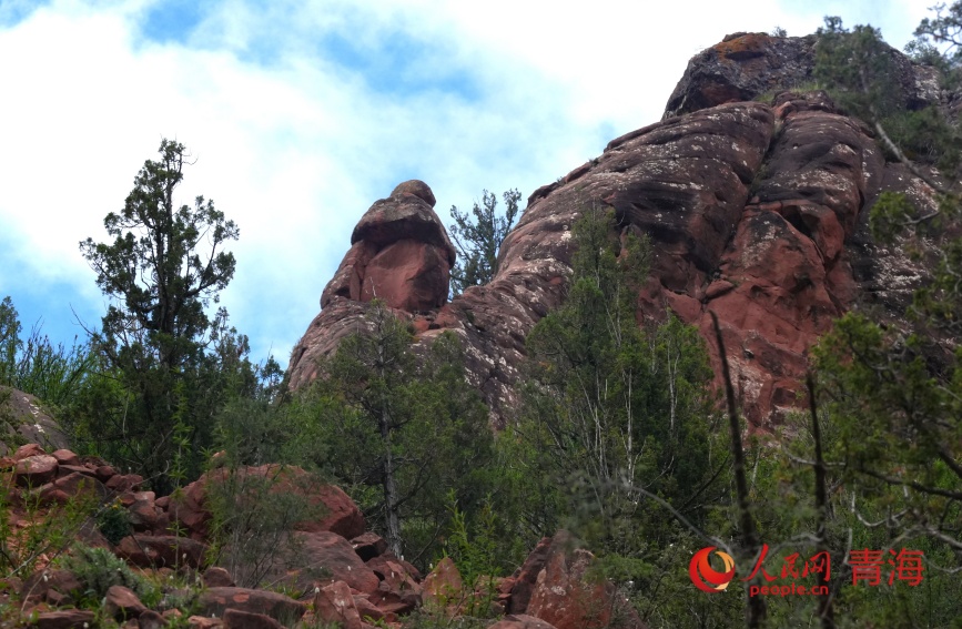 昂賽大峽谷丹霞地貌。人民網(wǎng)記者 甘海瓊攝