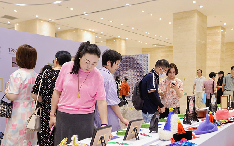 德令哈特色產(chǎn)品展覽?；顒?dòng)方供圖