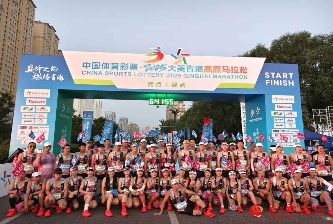 集結！賽道上“最準的腳”即將引領征程。 實習生 孟啟昇攝