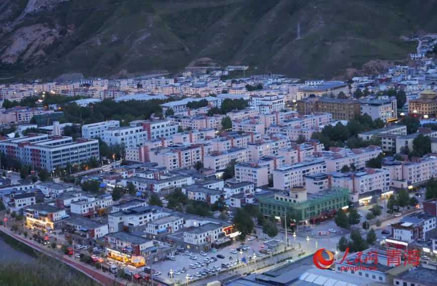 從當(dāng)代山遠(yuǎn)眺。人民網(wǎng)記者 甘海瓊攝