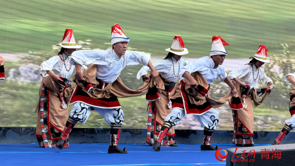 文藝演出。人民網(wǎng) 況玉攝