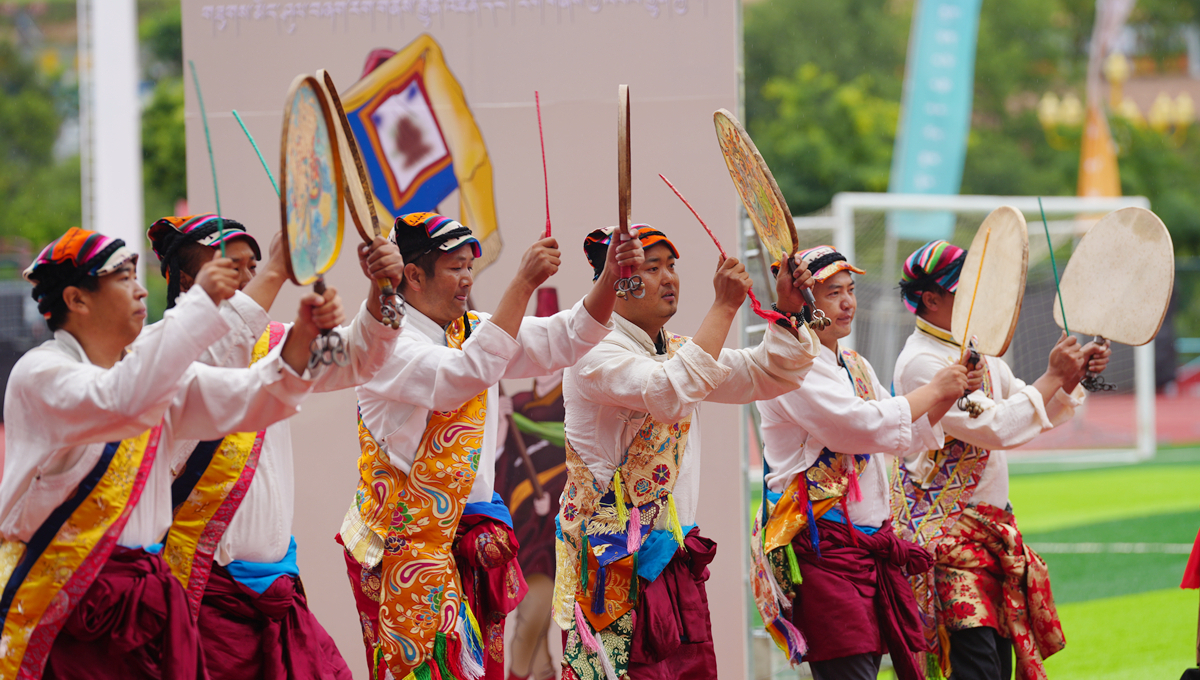 熱貢六月會(huì)展演