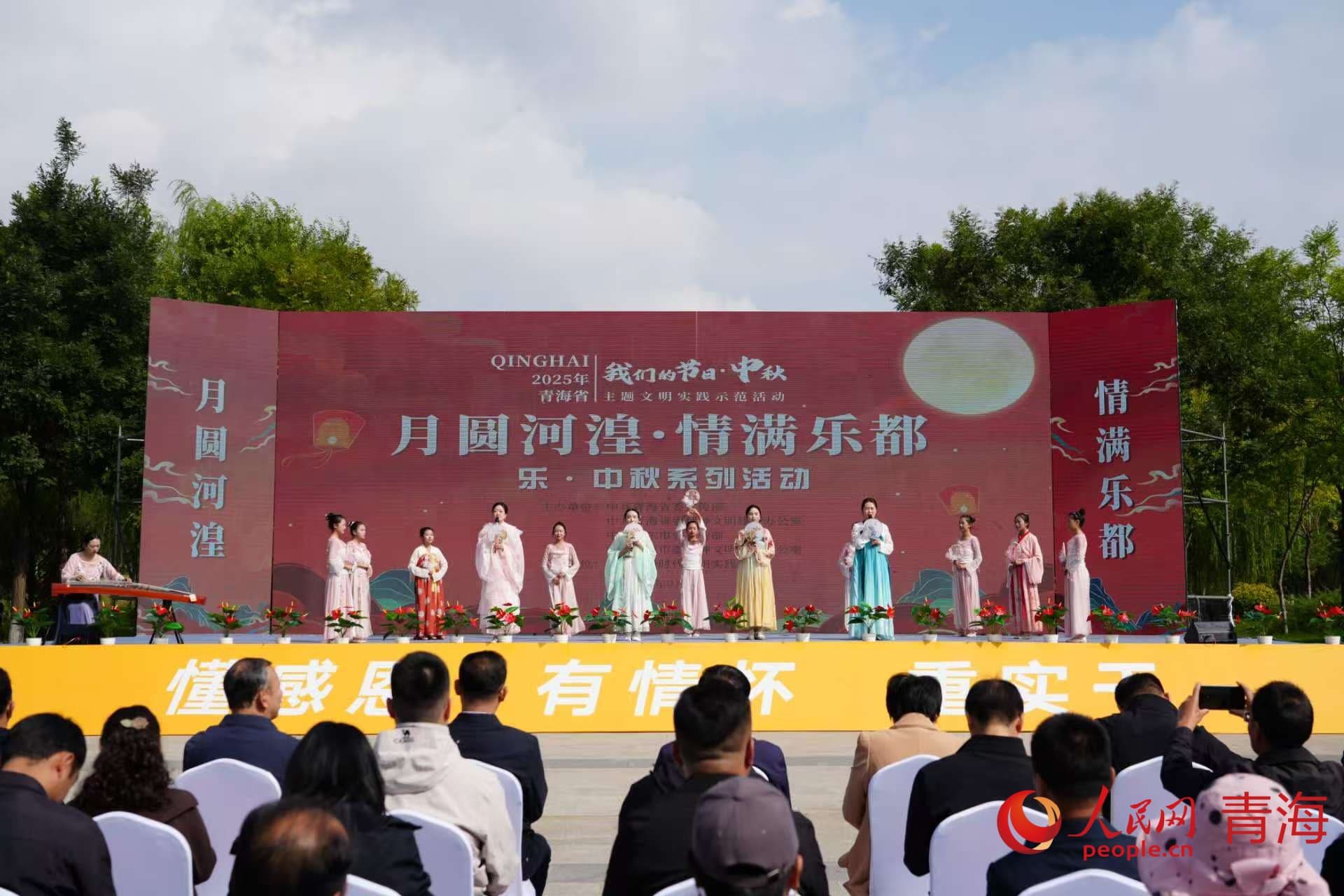 文藝演出。實習(xí)生 孟啟昇攝