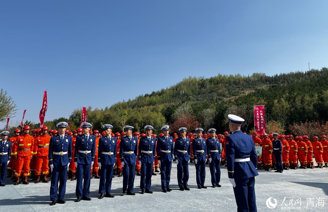 專業(yè)防火隊員技能比賽現(xiàn)場。實習(xí)生 馬司宇攝