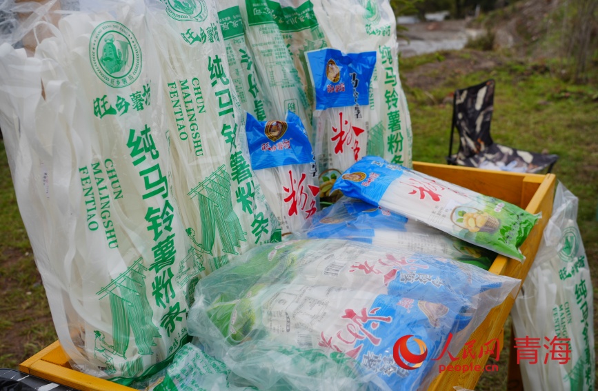 農(nóng)特產(chǎn)品。人民網(wǎng)記者 甘海瓊攝