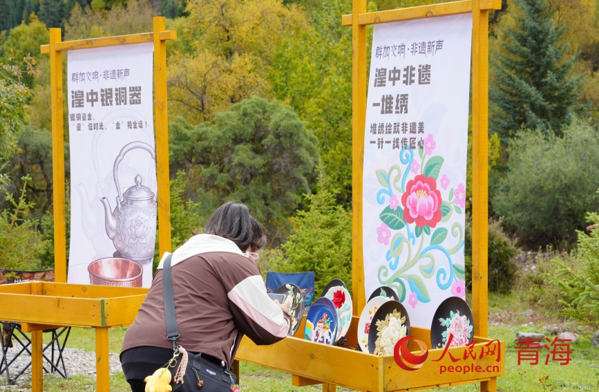 特色市集。人民網(wǎng)記者 甘海瓊攝