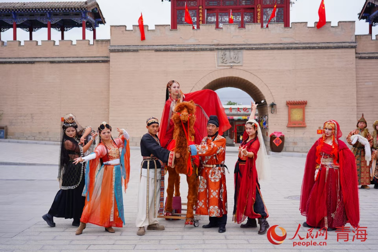 民族舞蹈表演。 實(shí)習(xí)生 孟啟昇攝