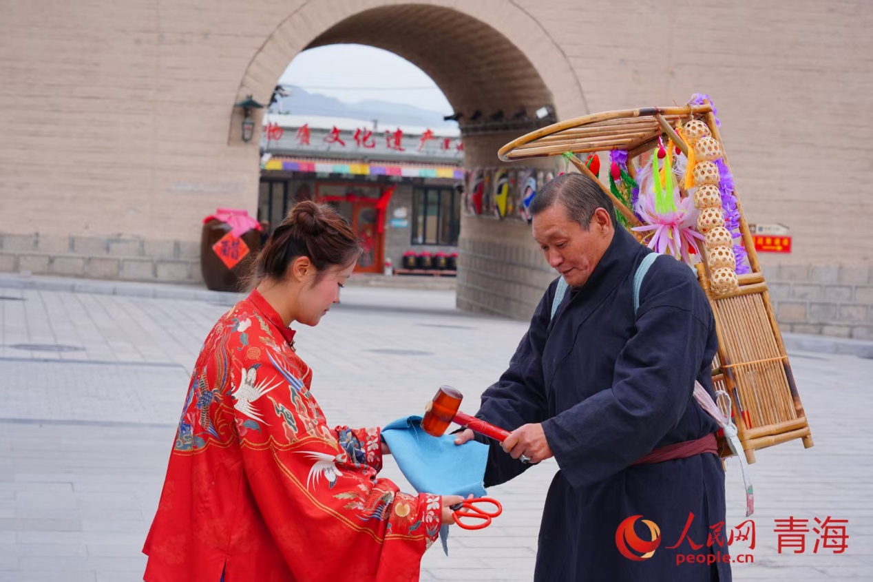 古道商隊原汁原味的交易瞬間。 實習(xí)生 孟啟昇攝