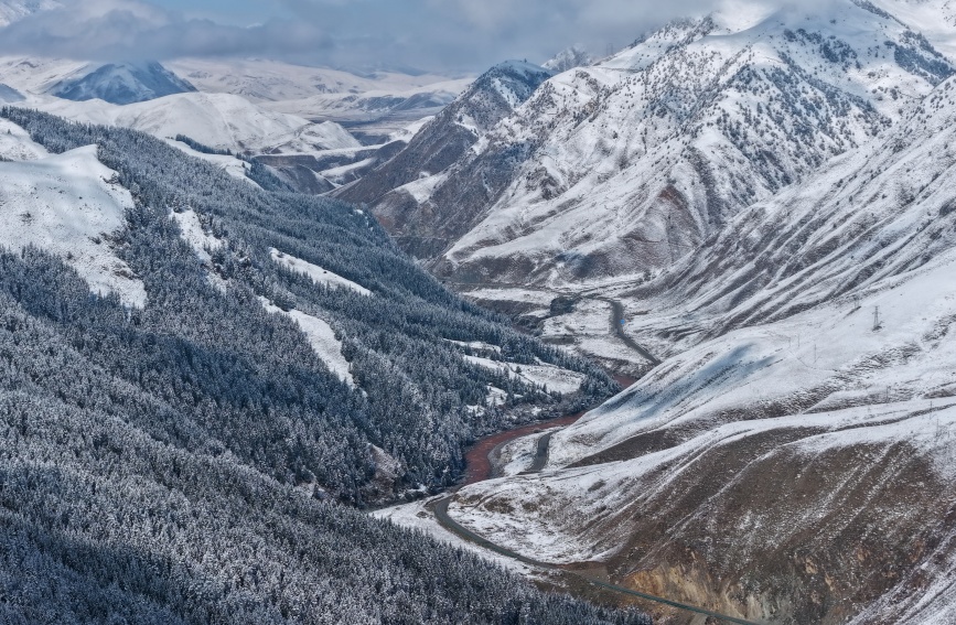 雪后的祁連山。安雪姣攝
