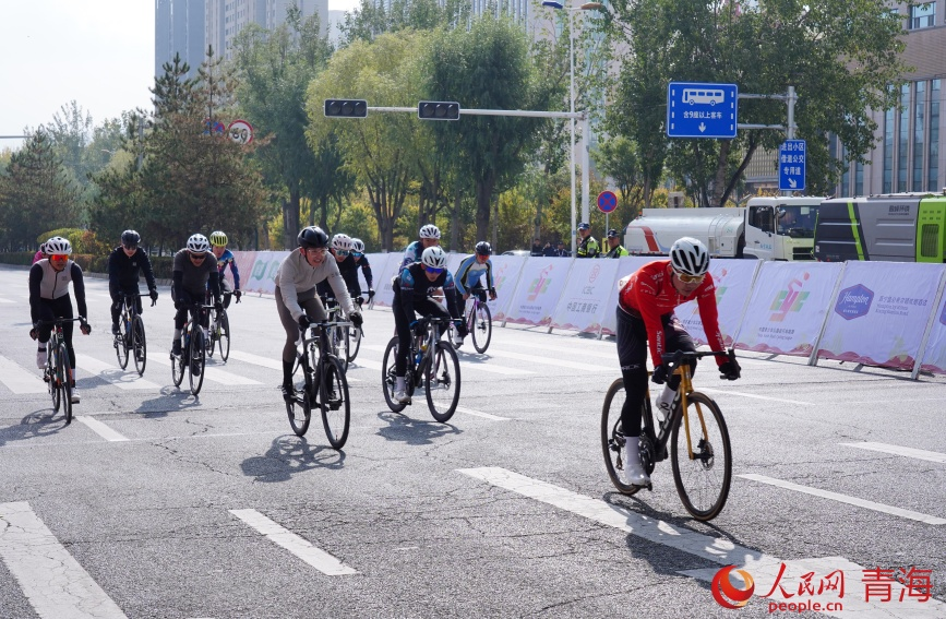 比賽途中。 實(shí)習(xí)生 孟啟昇攝