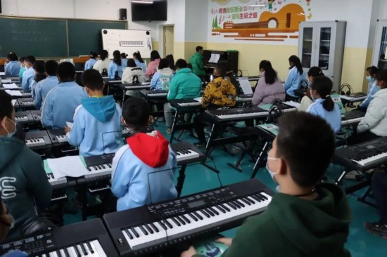 鋼琴培訓(xùn)課。茫崖市委宣傳部供圖