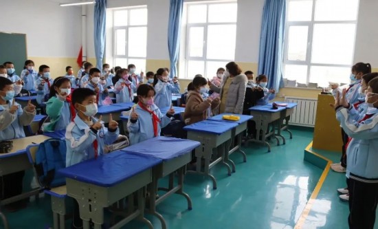 英語課外口語練習(xí)。茫崖市委宣傳部供圖