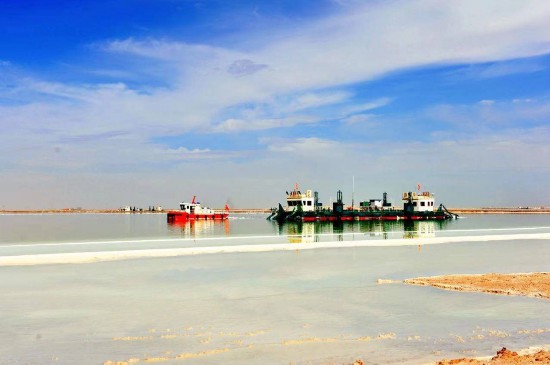 鹽湖。格爾木市委宣傳部供圖