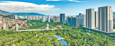 8月9日，西寧城市一角。本報(bào)記者 賀勇攝